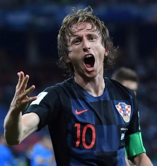 【老照片】艾弗森生涯含金量极高的一图，旁边主教练、裁判的名字还有人记得吗？